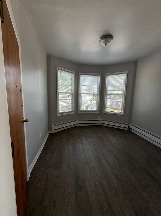 281 Hollywood Ave Unit 2L