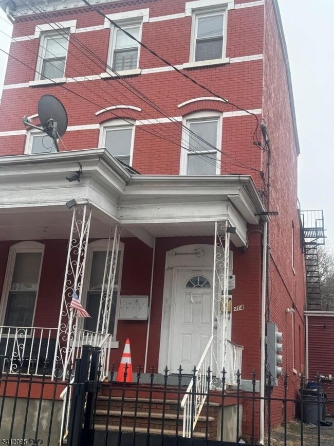 Building Photo - 212 N 7th St Unit 2