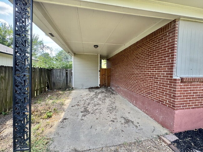 Photo - 1761 Cornelia Ln