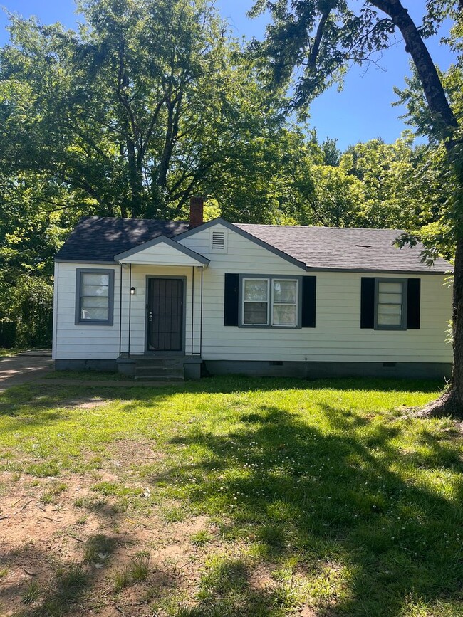 Building Photo - Great Property in quite Neighborhood