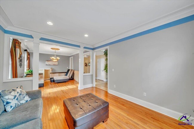 Photo - 210 Kenna Way