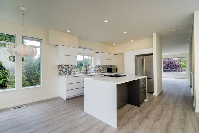 Madison Valley Huge 3bd/3.5ba Home! - Madison Valley Huge 3bd/3.5ba Home!