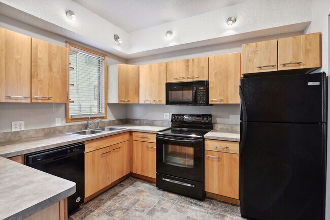 Building Photo - 206 E 27th St Unit 1