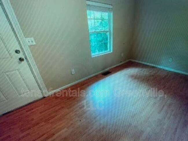 Photo - 1501 Howard Dr