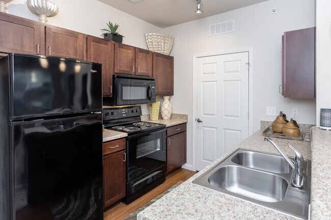 2BR,2BA-1052SF