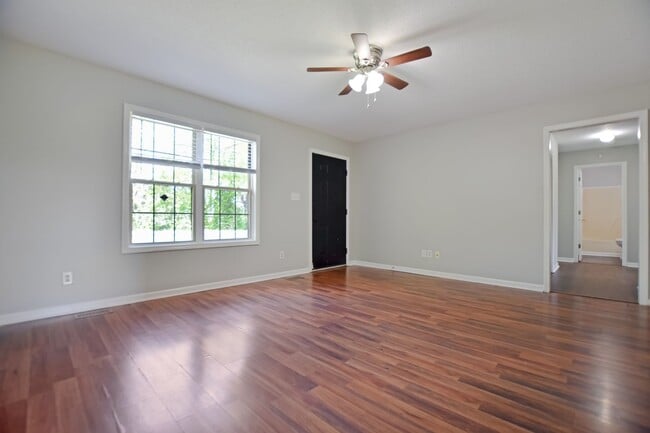 Photo - Pet Friendly Three Bedroom!