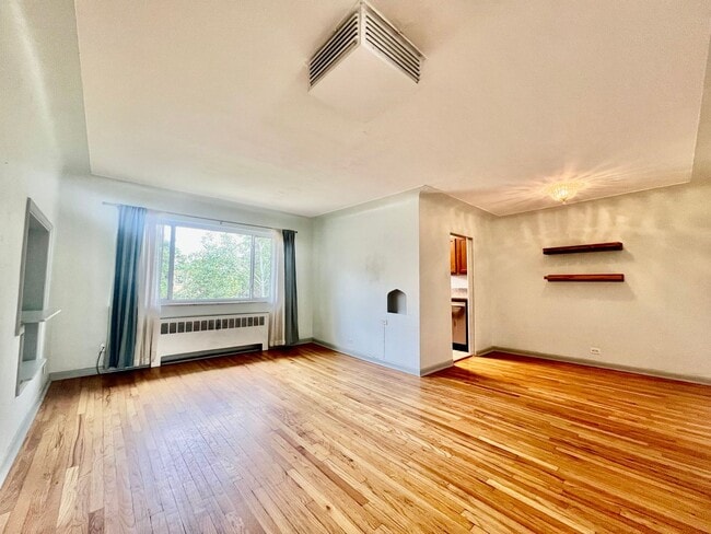 Building Photo - Charming Condo in Capitol Hill