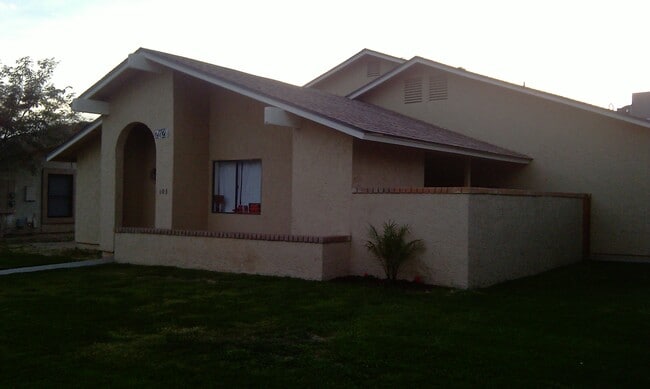 Building Photo - 2720 N Salem Unit 201