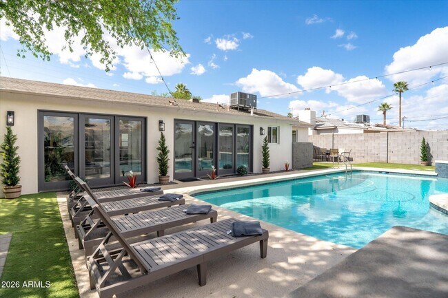 Photo - 423 N 73rd Pl