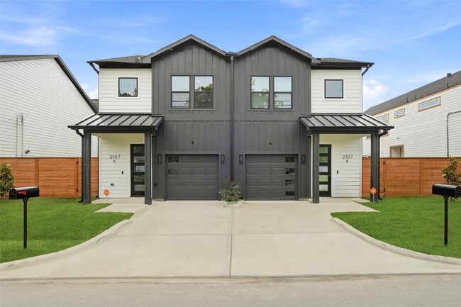 Photo - 2107 Esther Dr