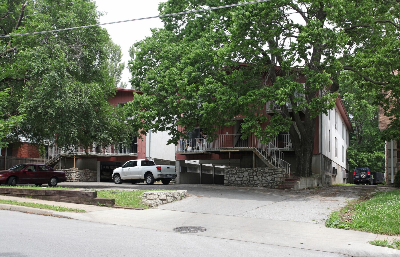 Photo - 3941-3943 Roanoke Rd Apartments