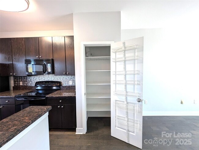 Photo - 841 Seigle Point Dr