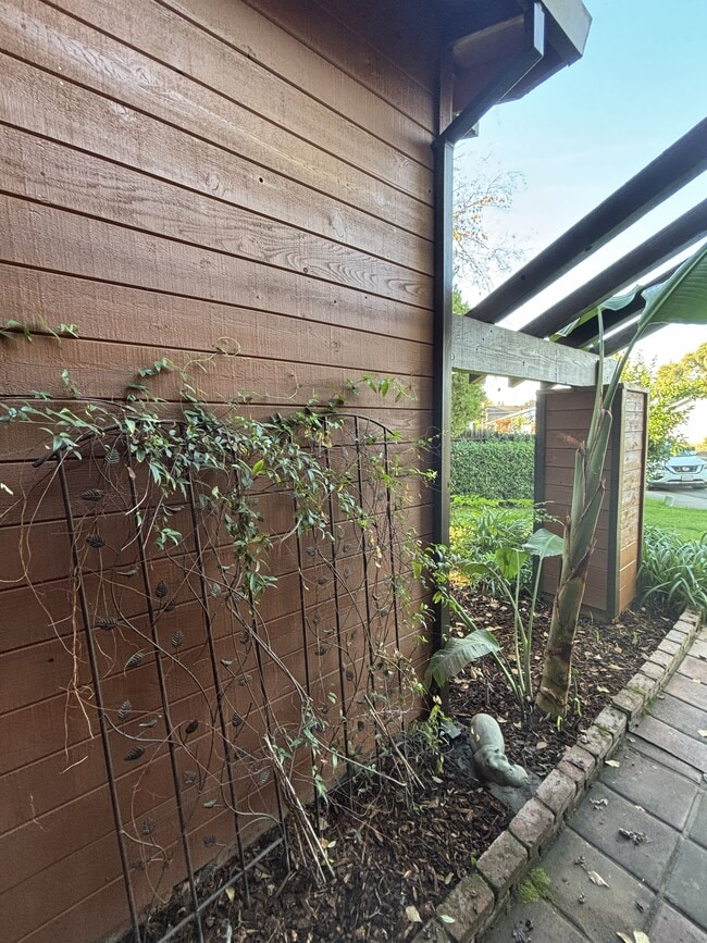 Photo - 34 Alvares Ct