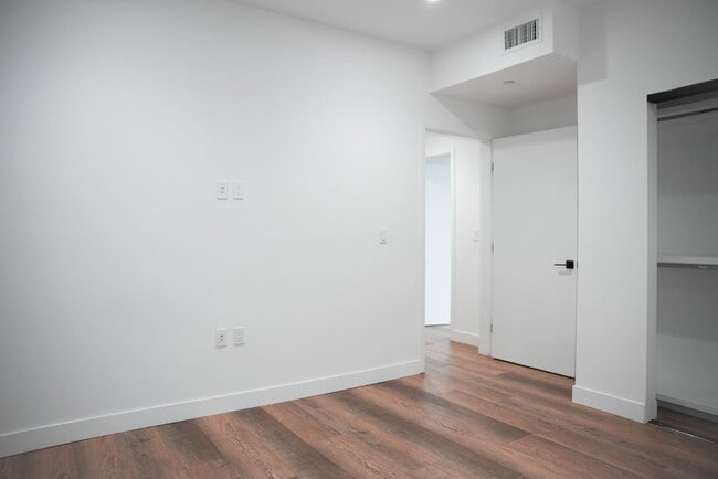 Photo - 8940 Reseda Blvd