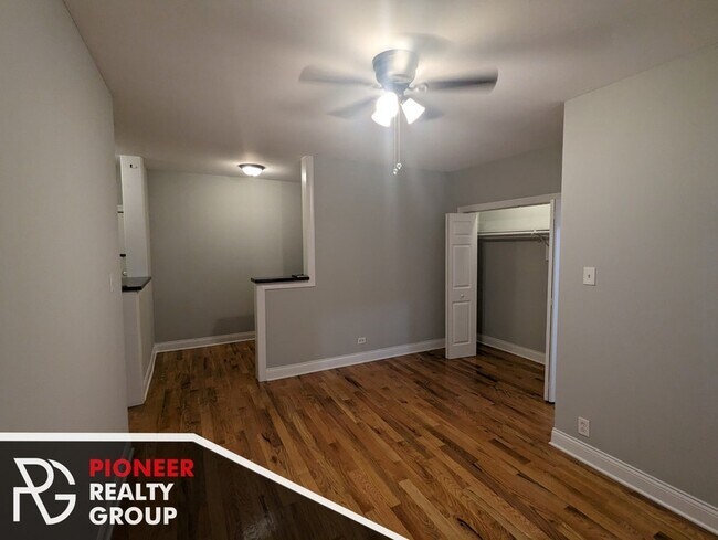 Photo - 515 W Melrose St Unit 3