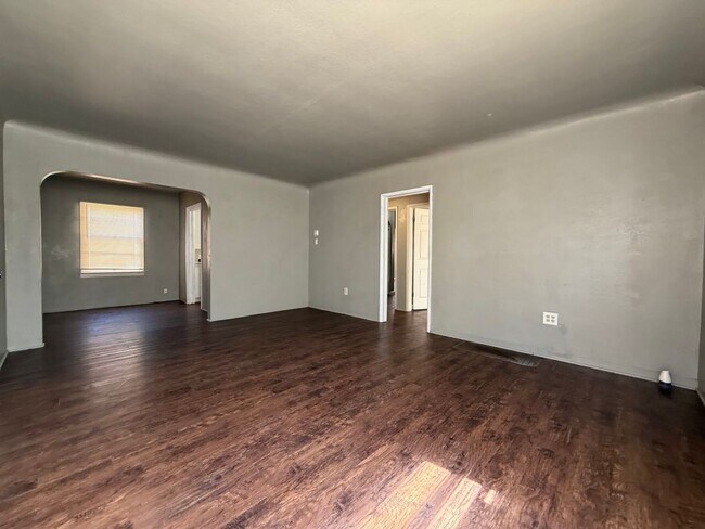 Photo - 511 Philippine St