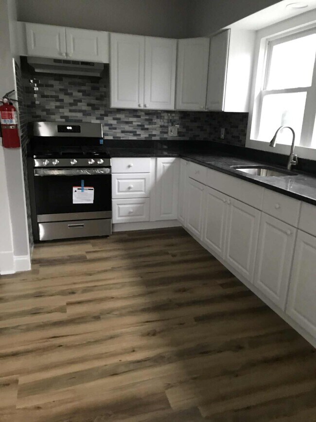 Photo - 410 Cedar Ave