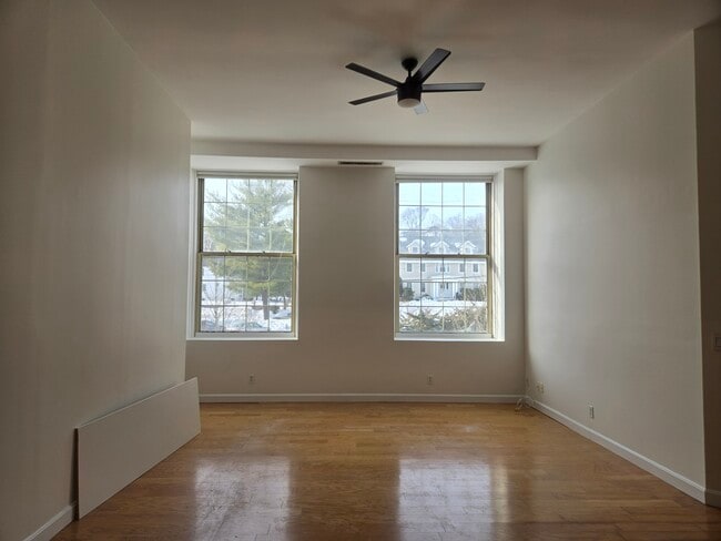 Bright and open living space - 64 Forest St Unit 126