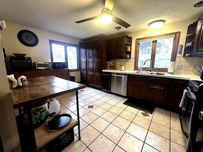 Photo - 284 Washington St