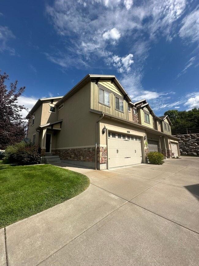 Building Photo - Save More with a Longer Lease + $1,000 Cre... Rental