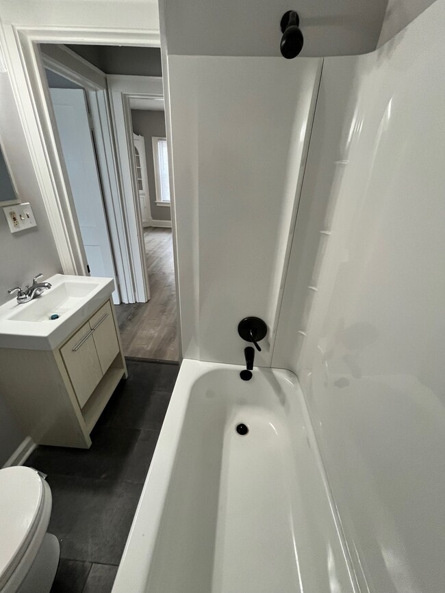 Photo - 562 Belden Ave