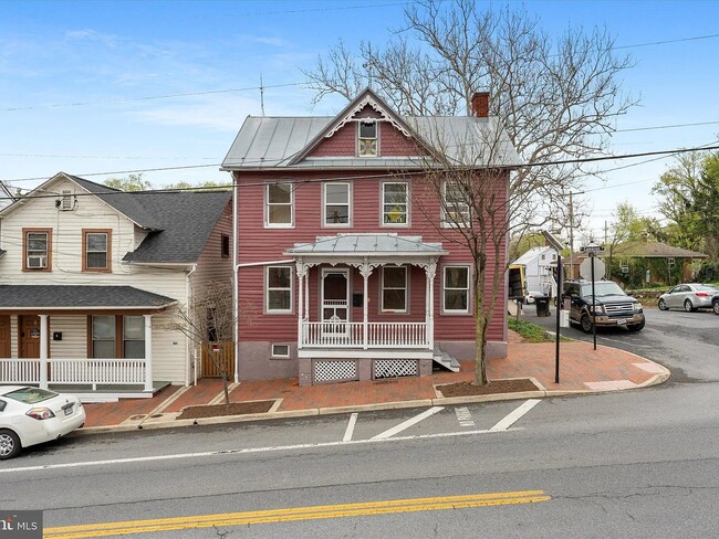 Building Photo - 320 S Cameron St