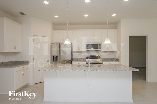 Photo - 328 Corbel Ln