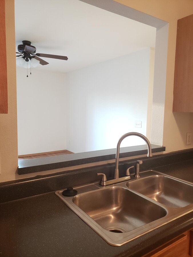 Kitchen - Excelsior Gardens Apartments