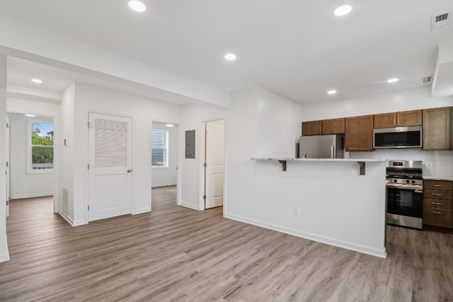 Photo - 303 Seaton Pl NE Unit 4