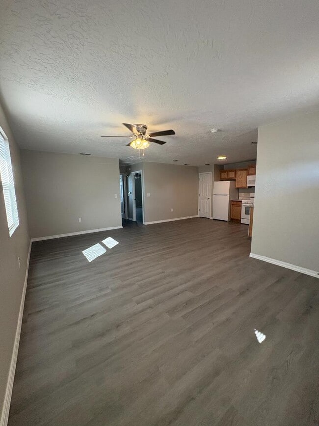 Photo - 1600 W 12th St