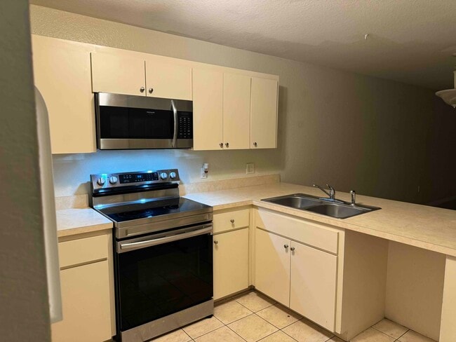 Building Photo - 1029 Fox Lake Dr Unit 1029 Rental