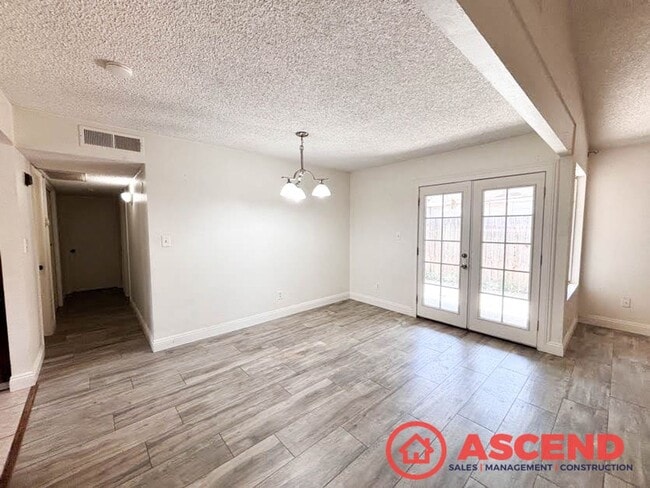 Photo - Spacious 3 Bed, 2 Bath Home with Garage & Full Appliances in North Bakersfield