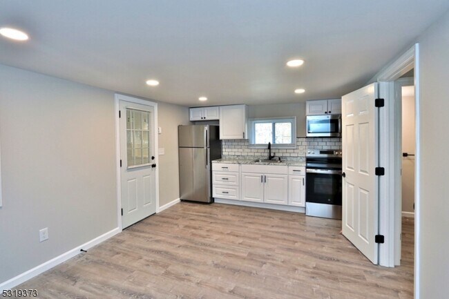 Photo - 8 Apple Trail