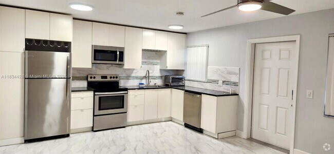 Building Photo - 122 S Lakeside Dr Unit 1 Rental