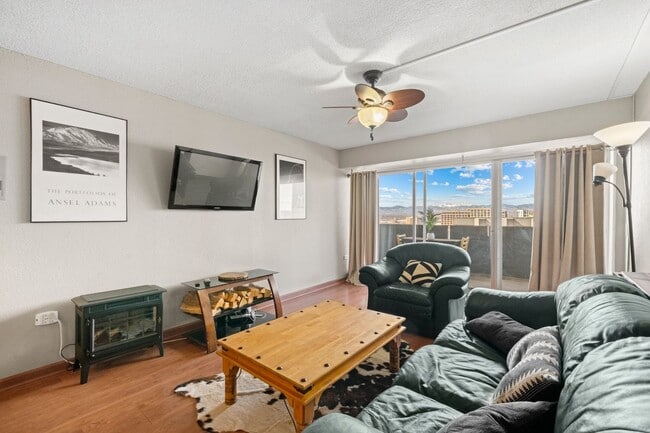 Photo - 909 Logan St