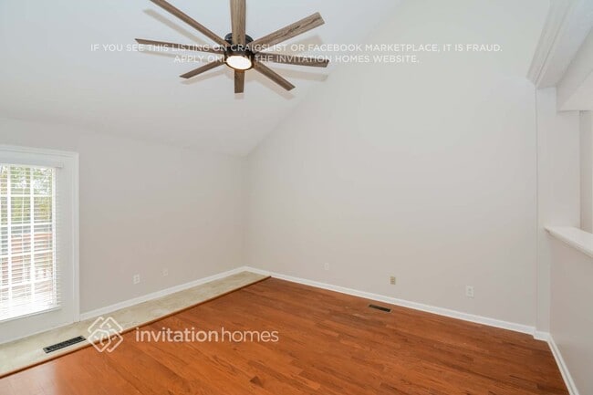 Photo - 949 Chesire Way