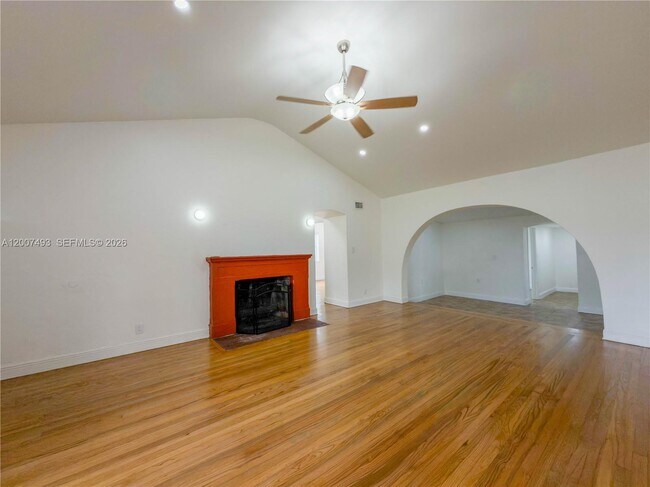 Photo - 410 Pinecrest Dr