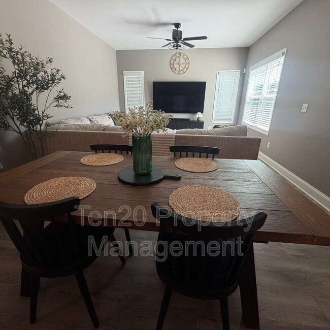 Photo - 18 Vineyard Dr