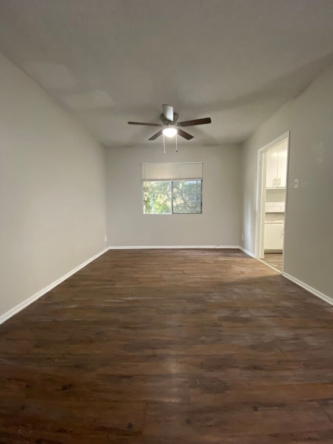 Photo - 1046 S. Wooster St., Los Angeles, CA 90035
