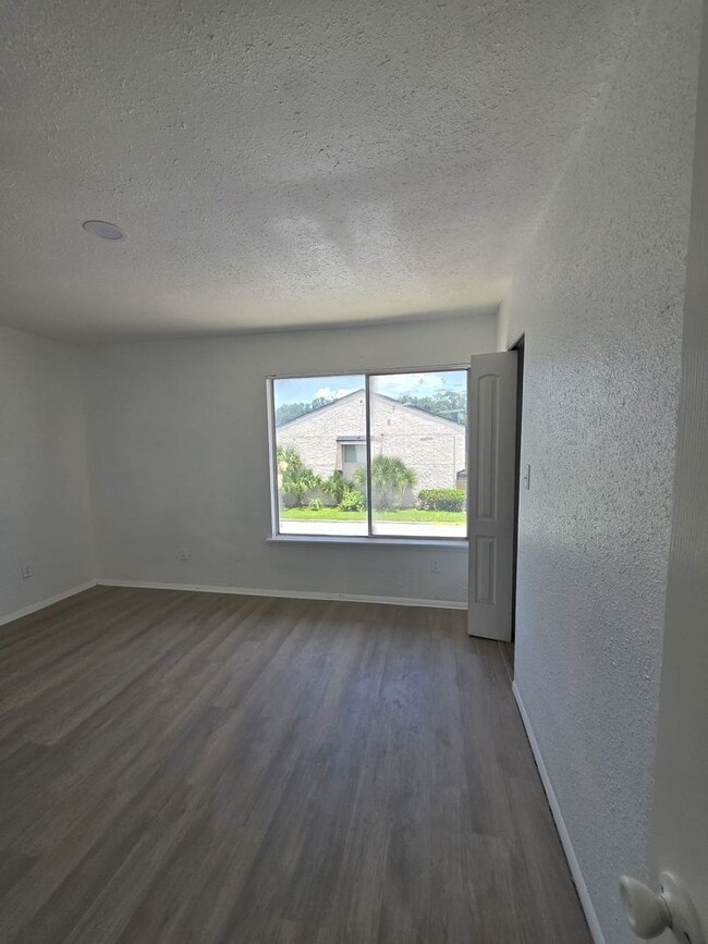 Photo - Spacious one bedroom near The Mall of Mill... Unit 2704