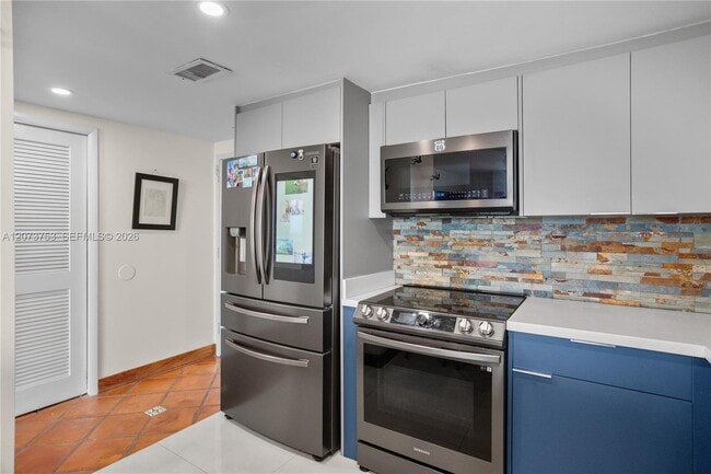 Building Photo - 2350 NE 135th St Unit 1204