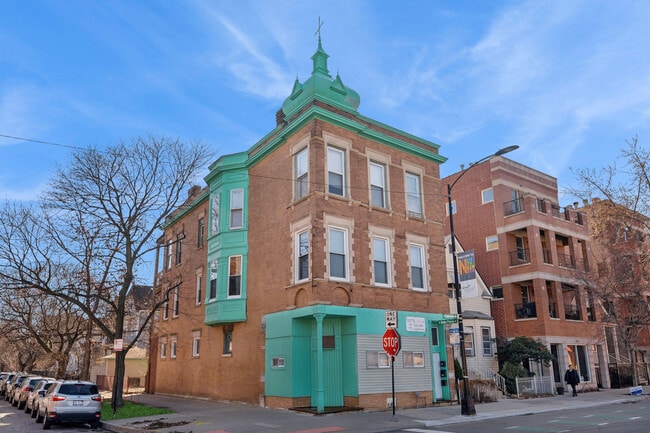 Building Photo - 4057 N Damen Ave Unit 2