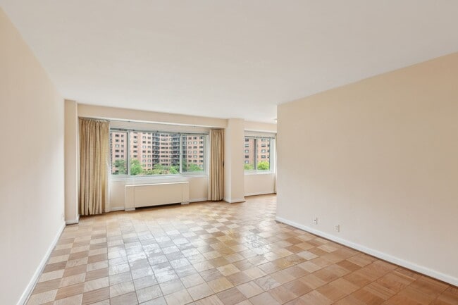 Building Photo - Light-filled studio in the prestigious Towers Condominium, nestled in the heart of Wesley Heights... Unit 518W