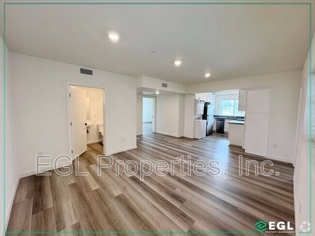 Building Photo - 10505 Hawthorne Blvd Rental