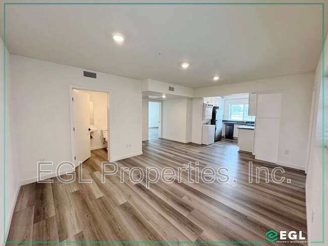 Building Photo - 10505 Hawthorne Blvd Rental