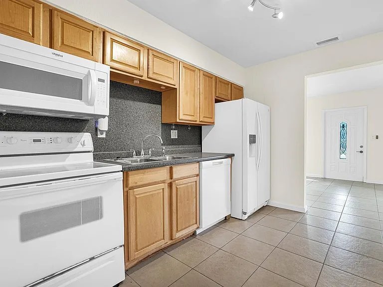 Photo - 261 NE 45th St