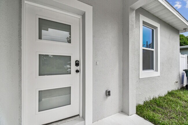 Photo - 1403 W 9th St