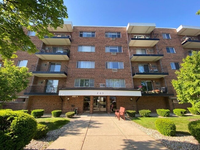 Building Photo - 205 W Miner St Unit 407