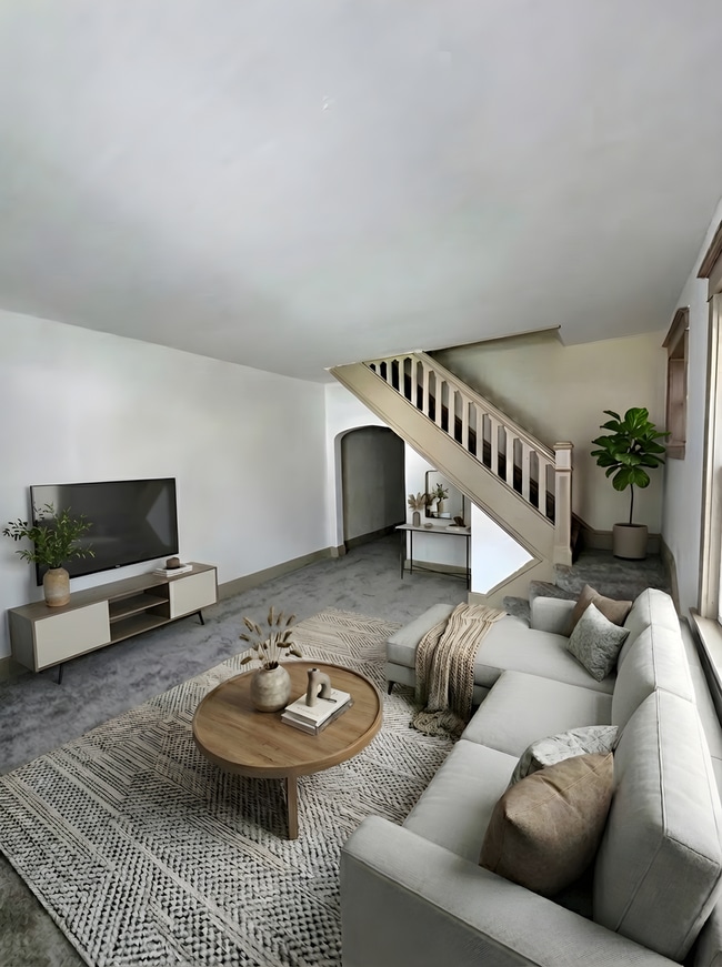 Building Photo - Large 3 Bedroom Home in Harrisburg