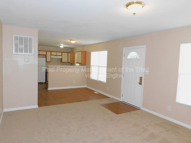 Photo - 909 Beaumont Ave